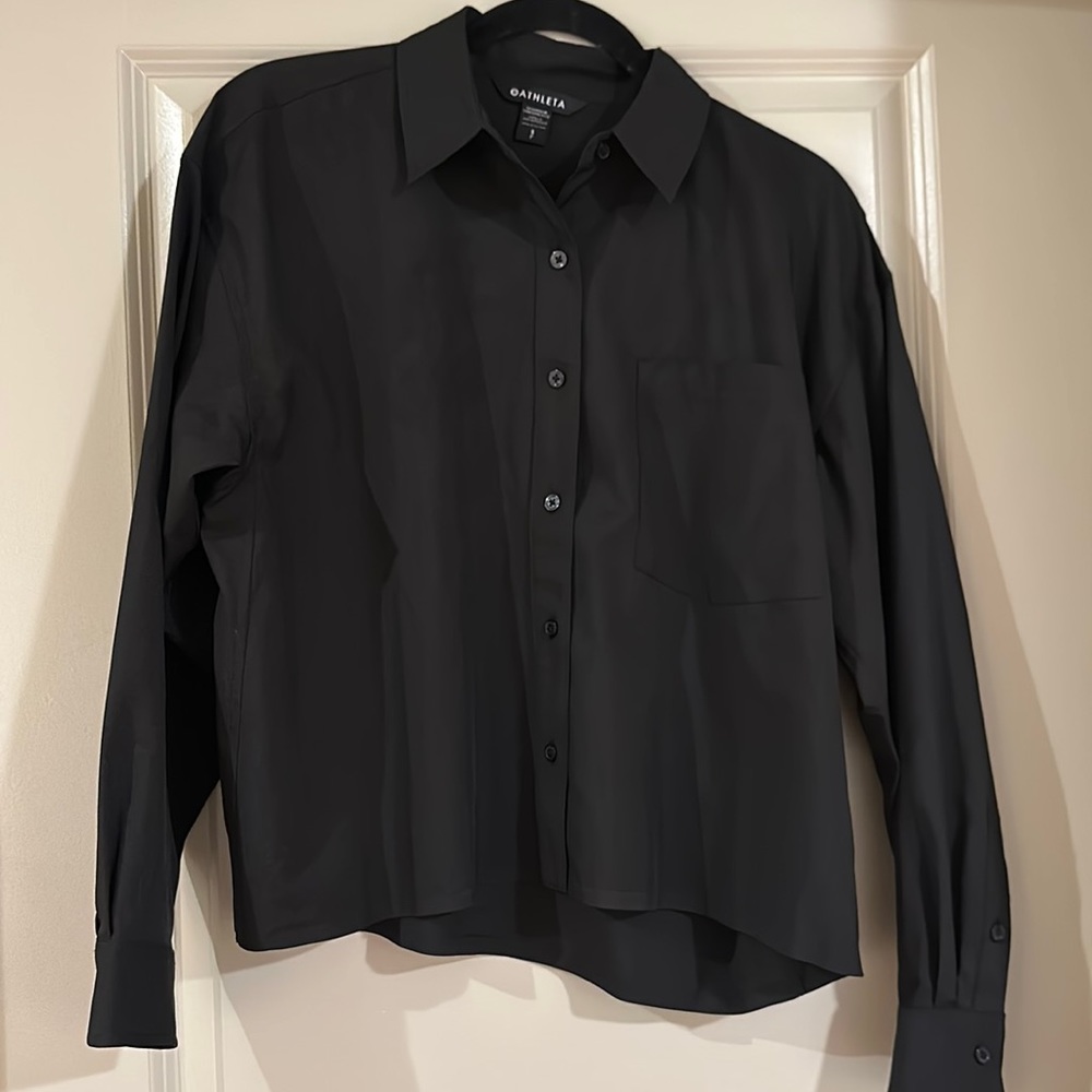Athleta cropped button down top - size small